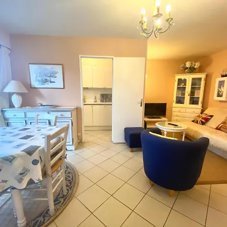 Normande Castelnau Avenue De Castelnau A Cabourg. Situe En Plein Coeur Du Cent * 꺄부흐