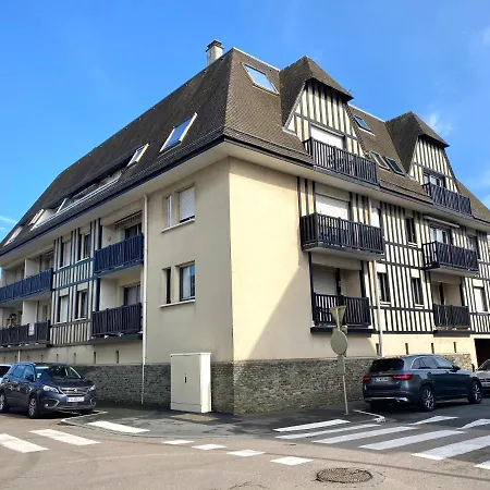 Normande Castelnau Avenue De Castelnau A Cabourg. Situe En Plein Coeur Du Cent Apartmán *